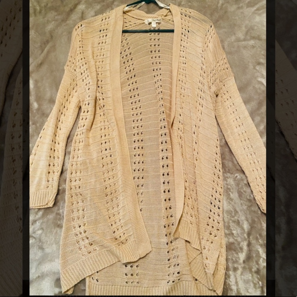 Super cute, light cardigan - size small